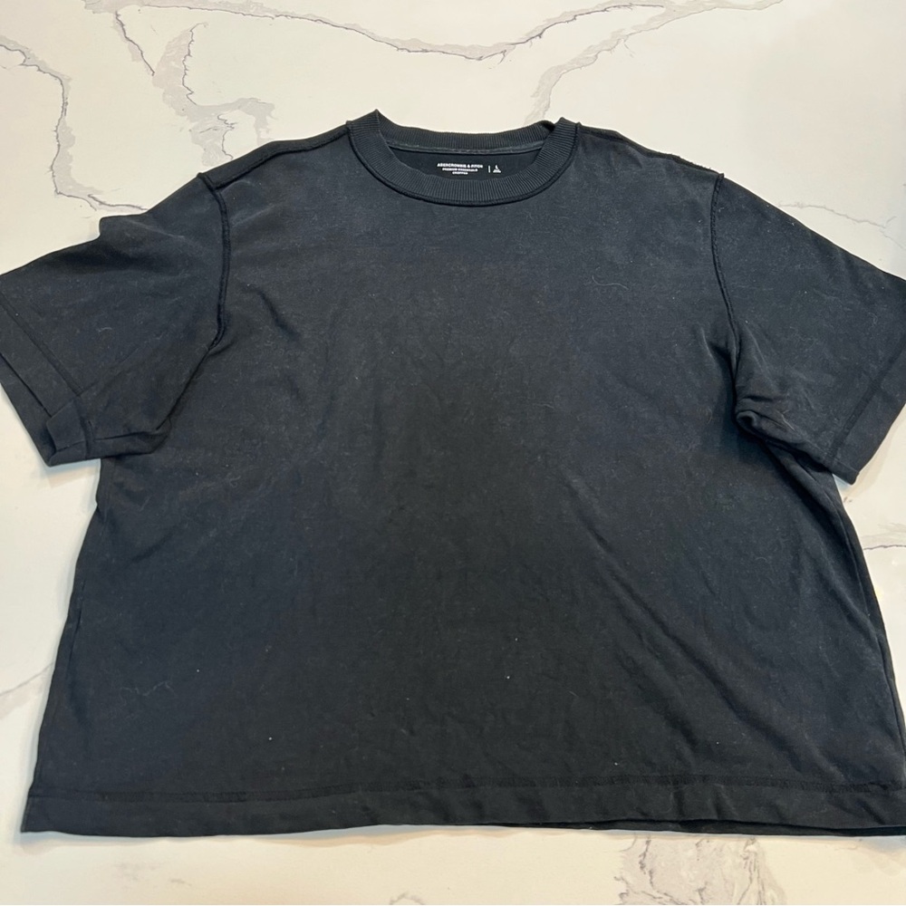 Abercrombie black cropped Tee